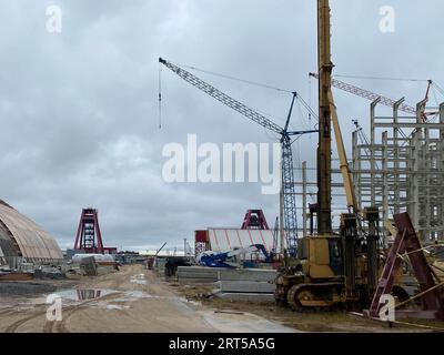 Gru industriali, strutture in cemento armato. Foto Stock