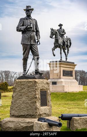 Monumenti al maggiore generale John Buford e al maggiore generale John F. Reynolds sul McPherson Ridge presso il Gettysburg National Military Park a Gettysburg, Pennsylvania. Foto Stock