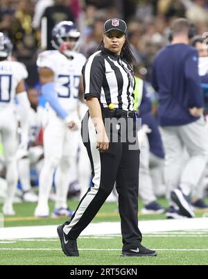 New Orleans, USA. 10 settembre 2023. Il giudice di linea Maia Chaka assiste all'azione durante una partita della National Football League al Caesars Superdome di New Orleans, Louisiana, domenica 10 settembre 2023. (Foto di Peter G. Forest/Sipa USA) credito: SIPA USA/Alamy Live News Foto Stock