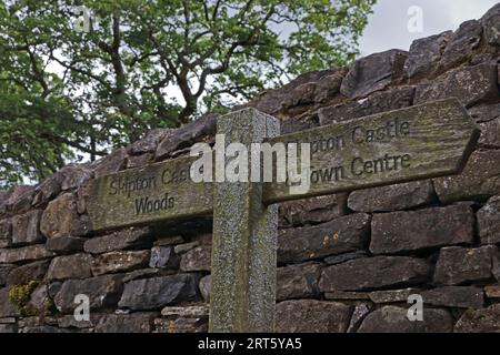 Cartello di legno, Skipton Castle Foto Stock