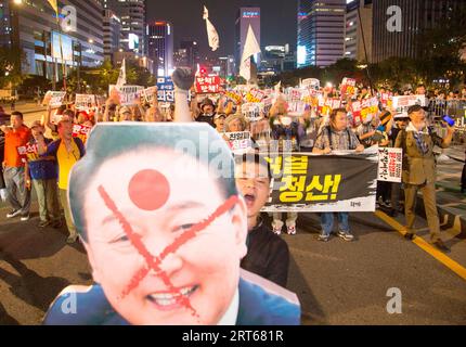 Protesta contro il Giappone e Yoon Suk-Yeol, 9 settembre 2023: La gente partecipa a una marcia per protestare contro il rilascio di acqua radioattiva dal Giappone dalla centrale nucleare di Fukushima paralizzata e per chiedere le dimissioni del presidente sudcoreano Yoon Suk-Yeol a Seul, Corea del Sud. Migliaia di persone al raduno hanno insistito sulle corde di Yoon insieme al rilascio di acqua radioattiva da parte del Giappone. Il Giappone ha iniziato a scaricare l'acqua radioattiva nell'oceano il 24 agosto, che è stata immagazzinata nella centrale nucleare da quando tre reattori nucleari si sono fusi a seguito di un terremoto nel marzo 2011, secondo i notiziari Foto Stock