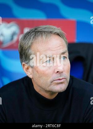 10 settembre 2023: Kasper Hjulmand (Danimarca) guarda durante una partita di qualificazione al gruppo H EURO 2024, Finlandia contro Danimarca, allo stadio olimpico di Helsinki, Finlandia. Kim Price/CSM (immagine di credito: © Kim Price/Cal Sport Media) Foto Stock