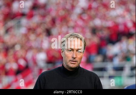 10 settembre 2023: Kasper Hjulmand (Danimarca) guarda durante una partita di qualificazione al gruppo H EURO 2024, Finlandia contro Danimarca, allo stadio olimpico di Helsinki, Finlandia. Kim Price/CSM Foto Stock