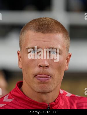 10 settembre 2023: Rasmus Kristensen (Danimarca) guarda durante una partita di qualificazione al gruppo H EURO 2024, Finlandia contro Danimarca, allo stadio olimpico di Helsinki, Finlandia. Kim Price/CSM (immagine di credito: © Kim Price/Cal Sport Media) Foto Stock