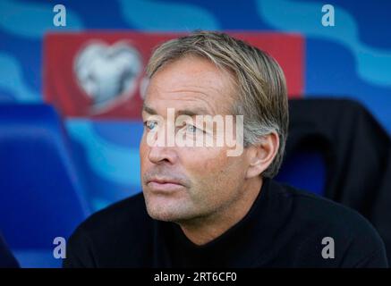 10 settembre 2023: Kasper Hjulmand (Danimarca) guarda durante una partita di qualificazione al gruppo H EURO 2024, Finlandia contro Danimarca, allo stadio olimpico di Helsinki, Finlandia. Kim Price/CSM Foto Stock