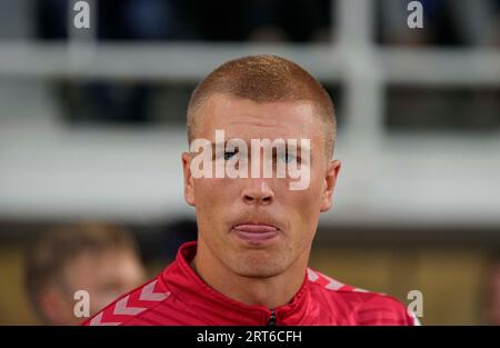 10 settembre 2023: Rasmus Kristensen (Danimarca) guarda durante una partita di qualificazione al gruppo H EURO 2024, Finlandia contro Danimarca, allo stadio olimpico di Helsinki, Finlandia. Kim Price/CSM (immagine di credito: © Kim Price/Cal Sport Media) Foto Stock