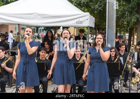 Toronto, Canada, la Toronto All Stars Big Band si esibisce dal vivo nel festival tradizionale di Cabbage Town. Foto Stock