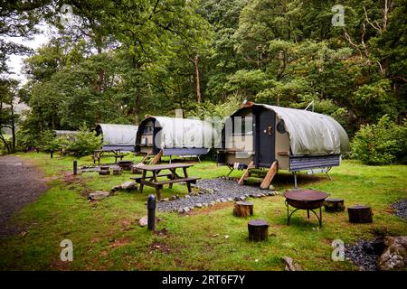 Baccelli moderni nelle gorounds del Lake District YHA Borrowdale a Longthwaite, Keswick Foto Stock