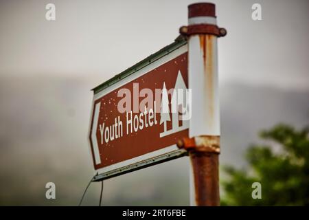 Insegna marrone YHA Borrowdale a Longthwaite, Keswick Lake District Foto Stock