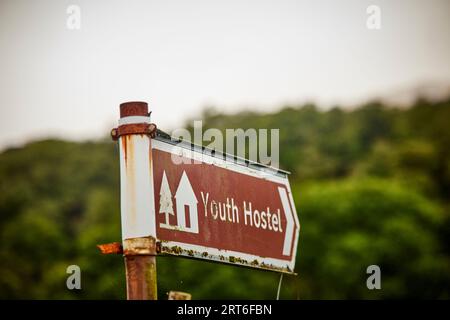 Insegna marrone YHA Borrowdale a Longthwaite, Keswick Lake District Foto Stock