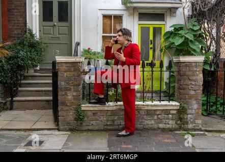 © Jeff Moore fan all'Hackney Empire, Londra per il lancio del nuovo album dei Rolling Stones Hackney Diamonds Foto Stock