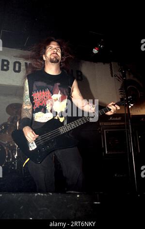 Milano Italia 1995-10-16 : David Vincent cantante e bassista del gruppo Morbid Angel in concerto al Rainbow Club Foto Stock