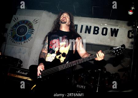 Milano Italia 1995-10-16 : David Vincent cantante e bassista del gruppo Morbid Angel in concerto al Rainbow Club Foto Stock
