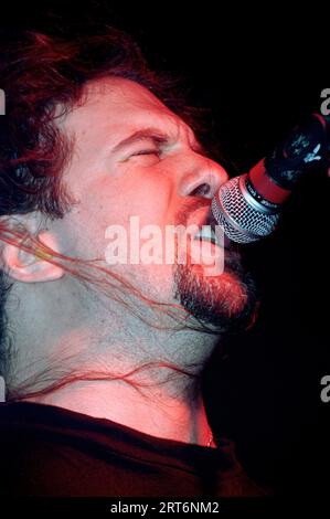 Milano Italia 1995-10-16 : David Vincent cantante e bassista del gruppo Morbid Angel in concerto al Rainbow Club Foto Stock