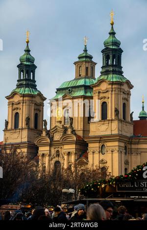 High Baroque St Chiesa di Nicola a Malá strana di Praga, Repubblica Ceca. Foto Stock