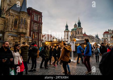 High Baroque St Chiesa di Nicola a Malá strana di Praga, Repubblica Ceca. Foto Stock