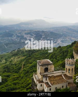 Splendida vista da Erice, Sicilia, Italia Foto Stock