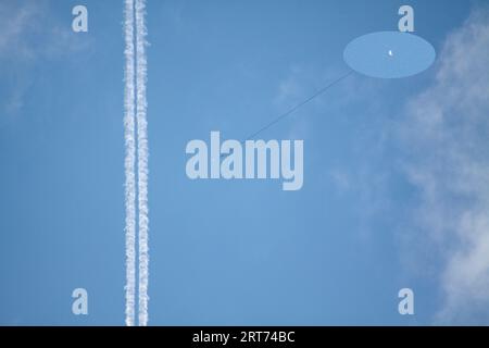 Flying Object ha preso il controllo di Hook Norton Oxfordshire Inghilterra regno unito. 11 settembre 2023. Credito: MELVIN GREEN / Alamy Live News. Foto Stock