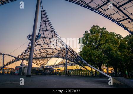 Monaco, Germania, 29 settembre 2015: Parco Olimpico di Monaco - un complesso sportivo e ricreativo costruito per le Olimpiadi estive del 1972. Foto Stock