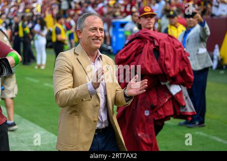 Landover, MD, USA. 10 settembre 2023. Il nuovo proprietario dei Washington Commanders Josh Harris festeggia dopo la partita NFL tra gli Arizona Cardinals e i Washington Commanders a Landover, MD. Reggie Hildred/CSM/Alamy Live News Foto Stock