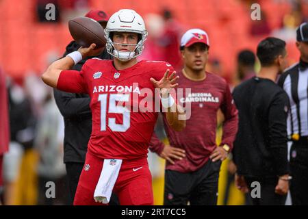 Landover, MD, USA. 10 settembre 2023. Il quarterback degli Arizona Cardinals Clayton Tune (15) si scalda prima della partita NFL tra gli Arizona Cardinals e i Washington Commanders a Landover, MD. Reggie Hildred/CSM/Alamy Live News Foto Stock