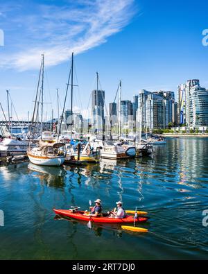 Kayak presso Spruce Harbour Marina, False Creek, Vancouver, British Columbia, Canada. Foto Stock