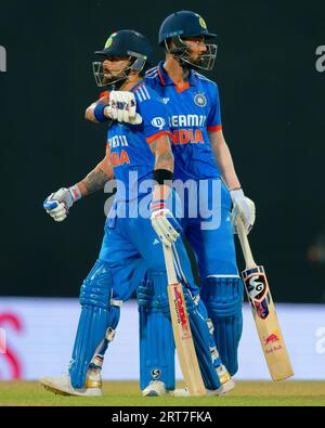 Colombo, Sri Lanka. 11 settembre 2023. Virat Kohli dell'India e KL Rahul dell'India (L) durante l'Asia Cup 2023 super Four una partita internazionale di cricket di un giorno (odi) tra India e Pakistan allo Stadio Premadasa di Colombo l'11 settembre 2023. Viraj Kothalwala/Alamy Live News Foto Stock