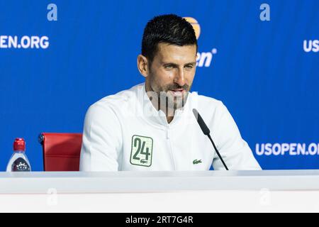 New York, USA. 10 settembre 2023. Novak Djokovic, vincitore del campionato maschile degli US Open, parla alla stampa al Billie Jean King Tennis Center il 10 settembre 2023. (Foto di Lev Radin/Sipa USA) credito: SIPA USA/Alamy Live News Foto Stock