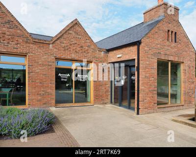 La porta d'ingresso principale al ristorante e al Giardino murato di Kirkleatham, Redcar North Yorkshire Foto Stock