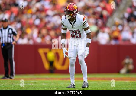 Landover, MD, USA. 10 settembre 2023. La safety dei Washington Commanders Percy Butler (35) si spostò in posizione durante la partita della NFL tra gli Arizona Cardinals e i Washington Commanders a Landover, MD. Reggie Hildred/CSM/Alamy Live News Foto Stock