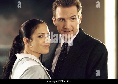 Jennifer Lopez, Ralph Fiennes, "Maid in Manhattan" (2002). Crediti fotografici: Barry Wetcher/Columbia Pictures (file Reference # 34580-182THA) Foto Stock