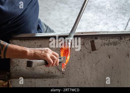La lavorazione del vetro di Murano a Venezia, Veneto, Italia Foto Stock