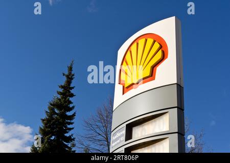 HAVIROV, REPUBBLICA CECA - 10 GENNAIO 2014: Logo della società petrolifera Shell su una stazione di servizio situata a Havirov, Repubblica Ceca. Foto Stock