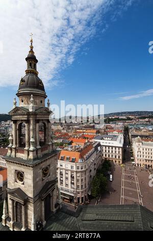 Città di Budapest, il campanile della Basilica di Santo Stefano e Szent Istvan Square, Ungheria Foto Stock