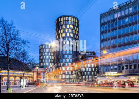 Copenhagen, Danimarca, 11 marzo 2017: Vista serale delle moderne Axel Towers Foto Stock