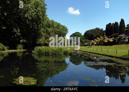 Il lago ornamentale di St. Fagans con riflessi, 23 settembre. Foto Stock