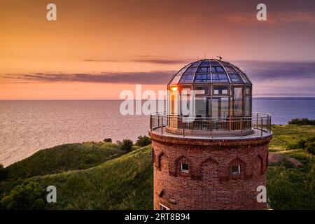 Vista droni dei fari al tramonto dalla parte settentrionale dell'isola di Ruegen, chiamata Kap Arkona Foto Stock