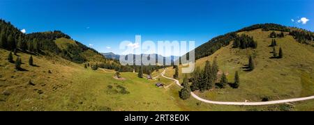 Immagine del drone, rifugio alpino sul Niedergadenalm, Osterhorngruppe, Salzkammergut, Land Salzburg, Austria Foto Stock