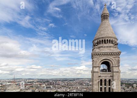 Parigi, Francia, 12 maggio 2017: Vista dello skyline di Parigi dalla cima della Basilica del Sacro cuore Foto Stock