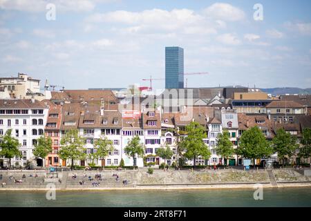 Basilea, Svizzera, 14 aprile 2017: Vista della città e del fiume Reno Foto Stock