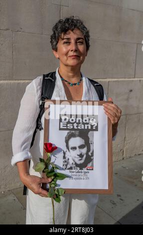 Gli esuli cileni commemorano il 50° anniversario del colpo di stato dell'11 settembre 1973 dell'11 settembre 2023 e la loro resistenza contro la dittatura di Pinochet a Trafalgar Square, Londra, Inghilterra, Regno Unito Foto Stock