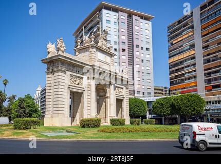 La Puerta del Mar Arch a valencia, Spagna, il 25 agosto 2023 Foto Stock