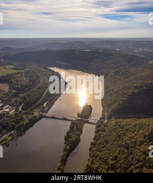 Vista aerea, Hengsteysee con il ponte della Ruhr Dortmunder Straße alla luce della sera, vista a distanza e montagne Ardey, Boele, Hagen, area della Ruhr, Reno settentrionale-W. Foto Stock