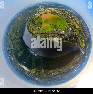 Vista aerea, Hengsteysee e casa sulla spiaggia, vista su Hagen, globo, fisheye shot, foto a 360 gradi, Tiny World, Boele, Hagen, Ruhr, North Rhine-Westph Foto Stock