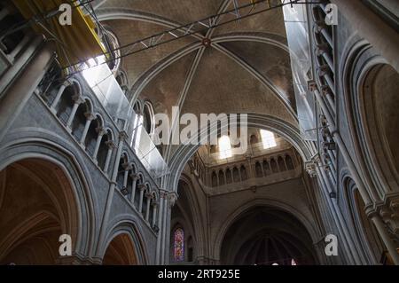 LOSANNA, SVIZZERA - 5 AGOSTO 2023: Soffitto della cattedrale gotica di Notre Dame Foto Stock