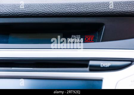 primo piano per gli interni dell'auto macro fotografia c'è un posto per un'iscrizione Foto Stock