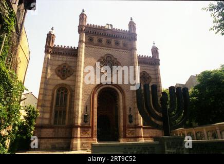 Esterno del Tempio Corale, sinagoga a Bucarest, Romania, circa 2000 Foto Stock