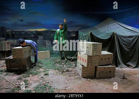 Tangshan - 5 dicembre 2017: Immagine di cera del quartier generale del fronte di soccorso del terremoto di tangshan, museo del terremoto di tangshan, provincia di hebei, Cina. Foto Stock