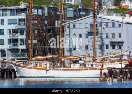 Nave a vela, Tromso, Tromsoya Island, Troms og Finnmark, Norvegia Foto Stock