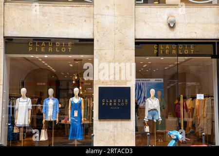 Milano Italia 09 06 2023 claudie pierlot firma logo e testo